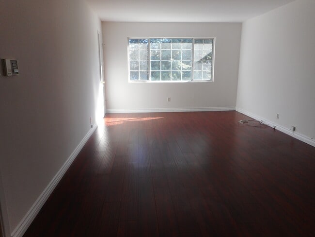 Photo - 4267 Van Nuys Blvd