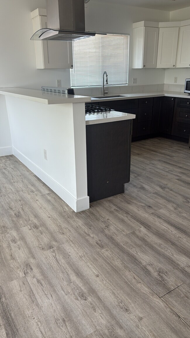 Photo - 4606 S Normandie Ave Unit Bottom 2