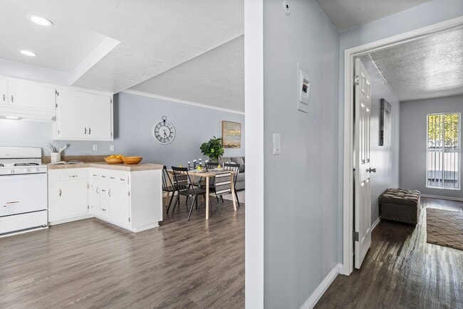 Photo - French Quarter Apartments