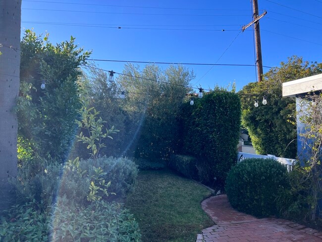 Photo - 3200 Oak Ave