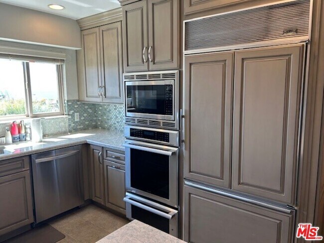 Photo - 3908 Castlerock Rd