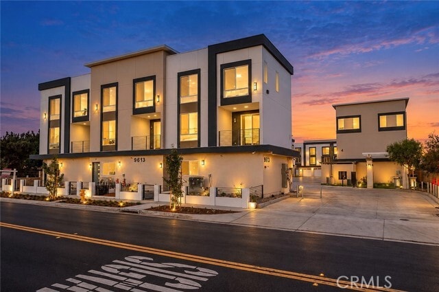 Building Photo - 9613 Juniper Ave Unit 2