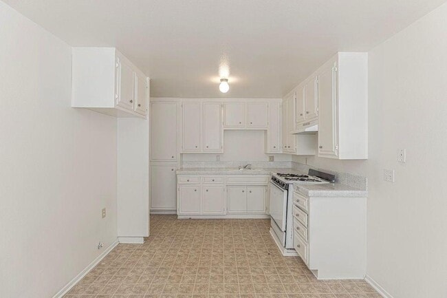 Photo - 232 E Lancaster Blvd