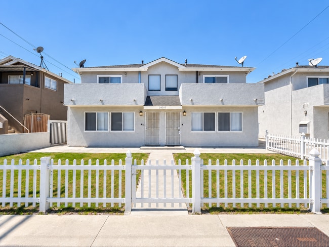 Building Photo - 20703 Roseton Ave Unit 1