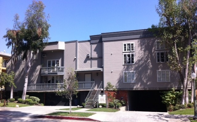 building - 616 Veteran Ave