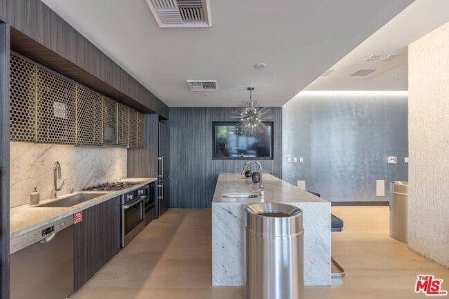 Photo - 1050 S Grand Ave