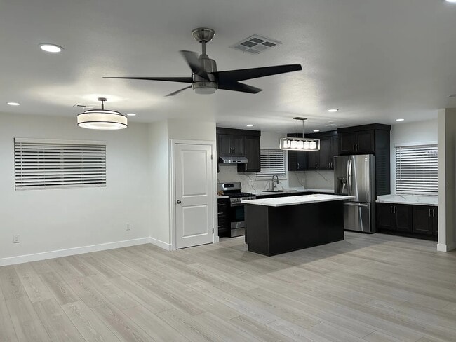 Photo - 8176 Dale St