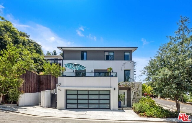 Photo - 4841 Minden Pl