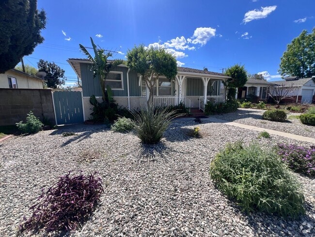 Building Photo - 2 Bedroom Single Story Home for Rent in Re...