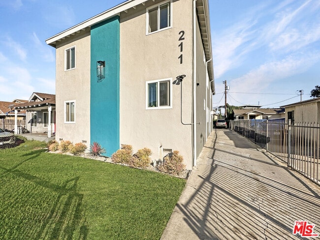 Photo - 211 E 81st St