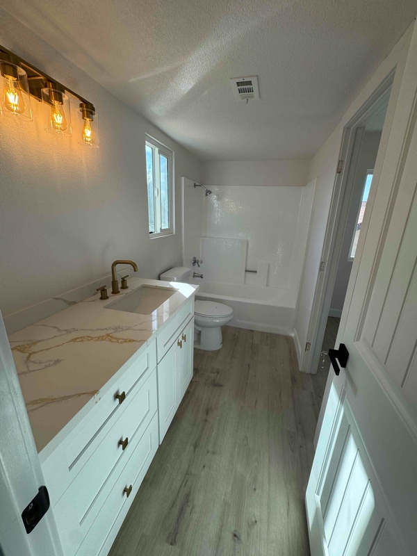 Photo - 1565 Joanne St