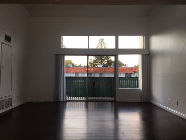 High ceiling with lots of light - 5700 Etiwanda Ave Unit Family Friendly
