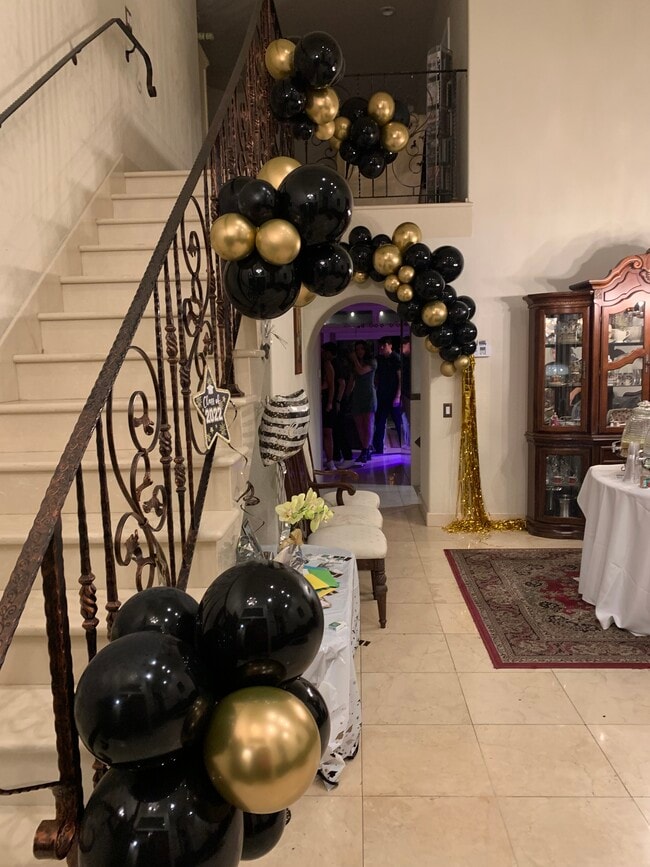 Building Photo - 3350 Deaver Dr