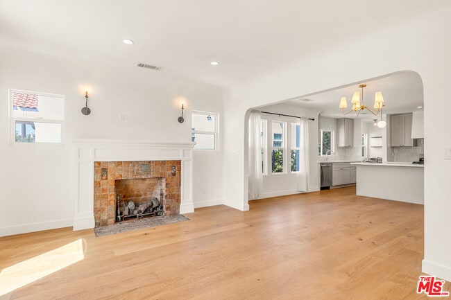 Photo - 2032 S Palm Grove Ave Condo