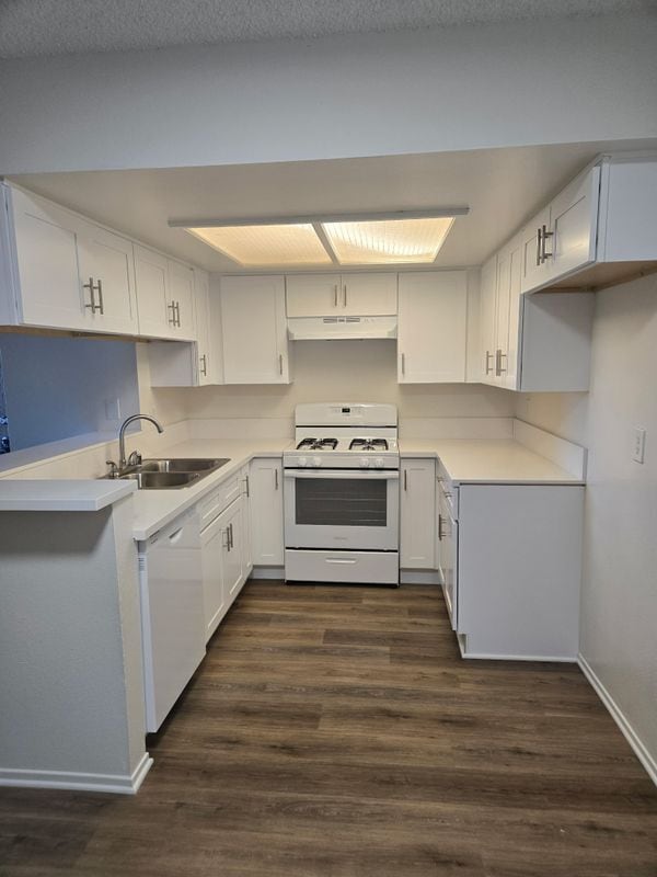 Building Photo - 3821 Franklin Ave Unit 1