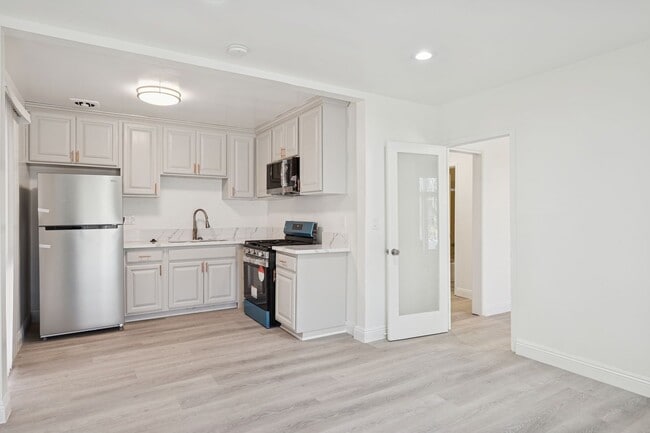 Photo - 337 Rexford Dr Unit 1