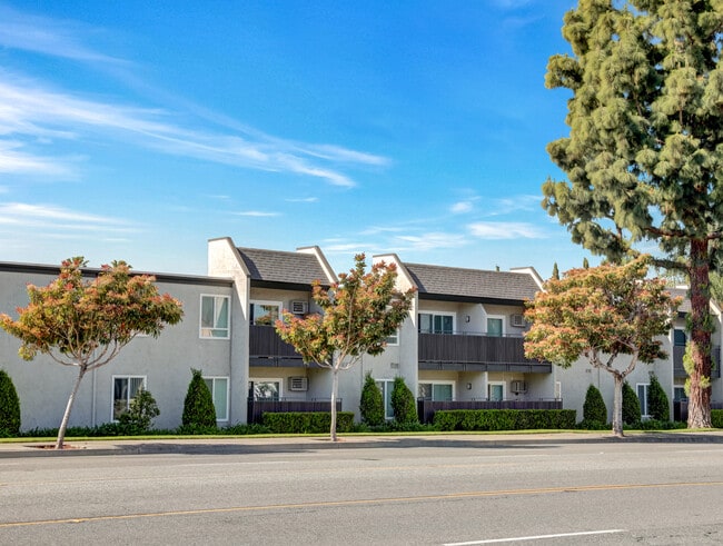 Yorba Linda Blvd - Sturbridge Village Apartments
