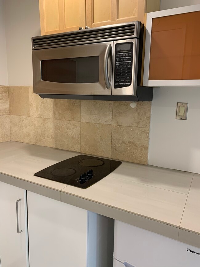 Building Photo - 8979 Shoreham Dr Unit A