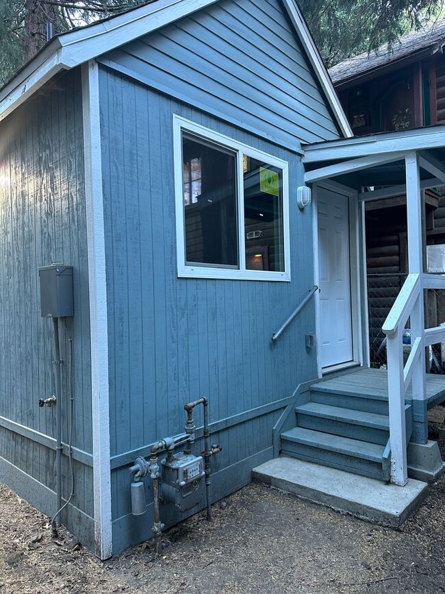 Building Photo - Studio Unit #3