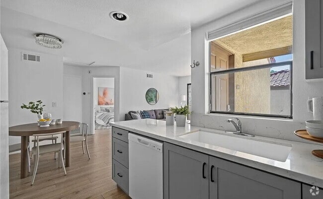 Building Photo - "Charming 1-Bed Oasis with Hardwood Floors... Rental