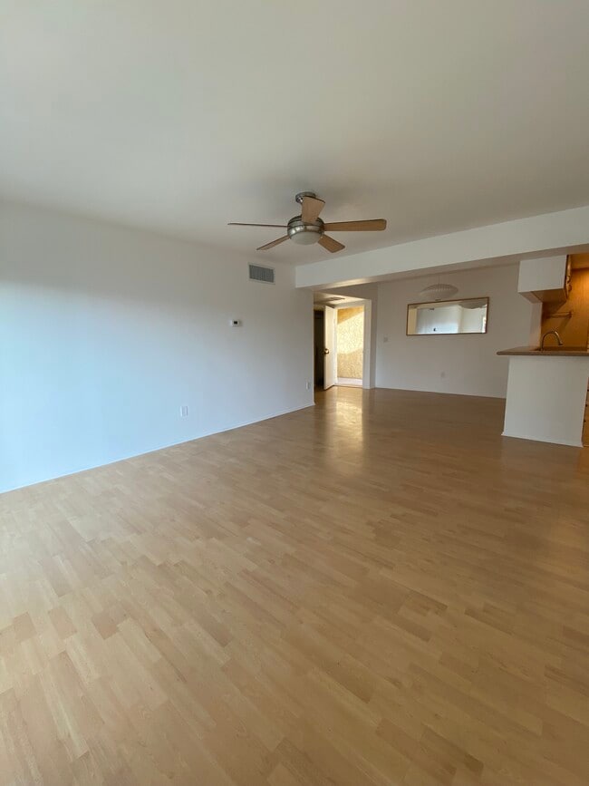 Photo - 5257 Radford Ave Unit 301