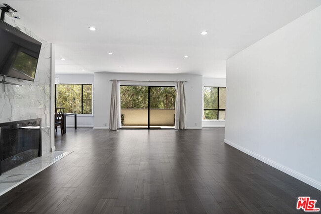 Photo - 853 Le Doux Rd Unit 201