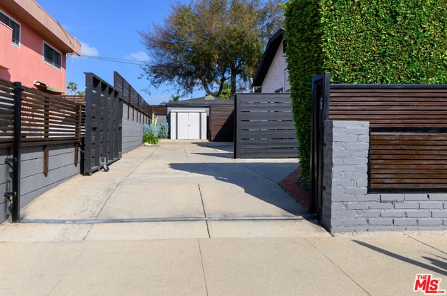 Photo - 509 E Buckthorn St