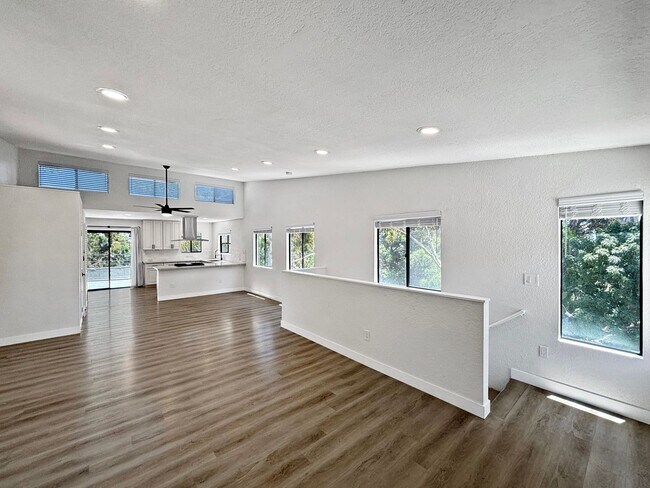 Charming & Spacious 2BD/2.5BA House in Nor... - Charming & Spacious 2BD/2.5BA House in Nor...