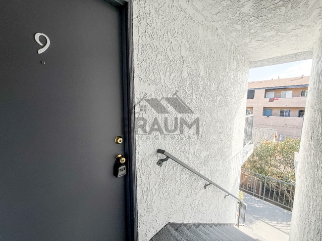 Photo - 14801 Delano St