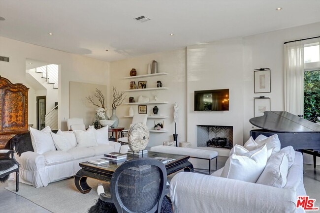 Photo - 2425 Clement Ave