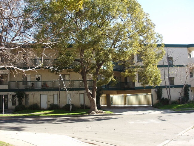Building Photo - 1441 N Edison Blvd Unit 1441 #D