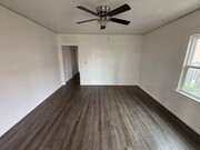 Photo - 520 E Cypress St