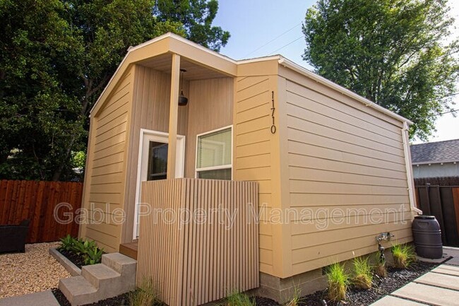 Photo - 11710 Albers St