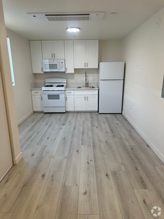 Building Photo - 1120 E 25th St Rental