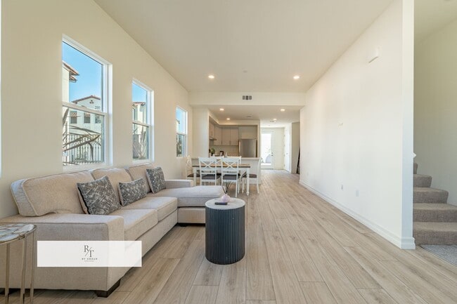 Photo - Whitmore Villa. Unit Whitmore Villa-  160 New Ave