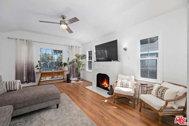 Photo - 612 W 105th St