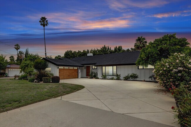Photo - BEAUTIFULLY REMODELED, 5BD/4BA ENTERTAINER...