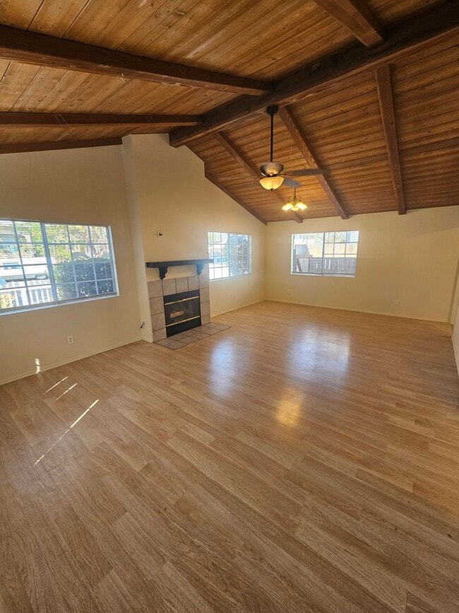 Building Photo - 12th St Omid Unit #1