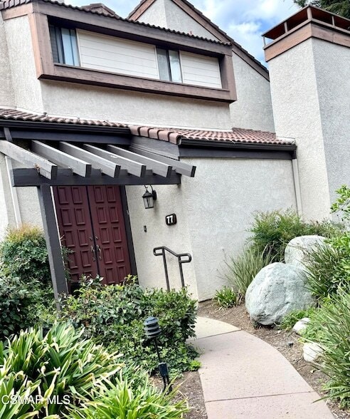 Photo - 21801 Burbank Blvd