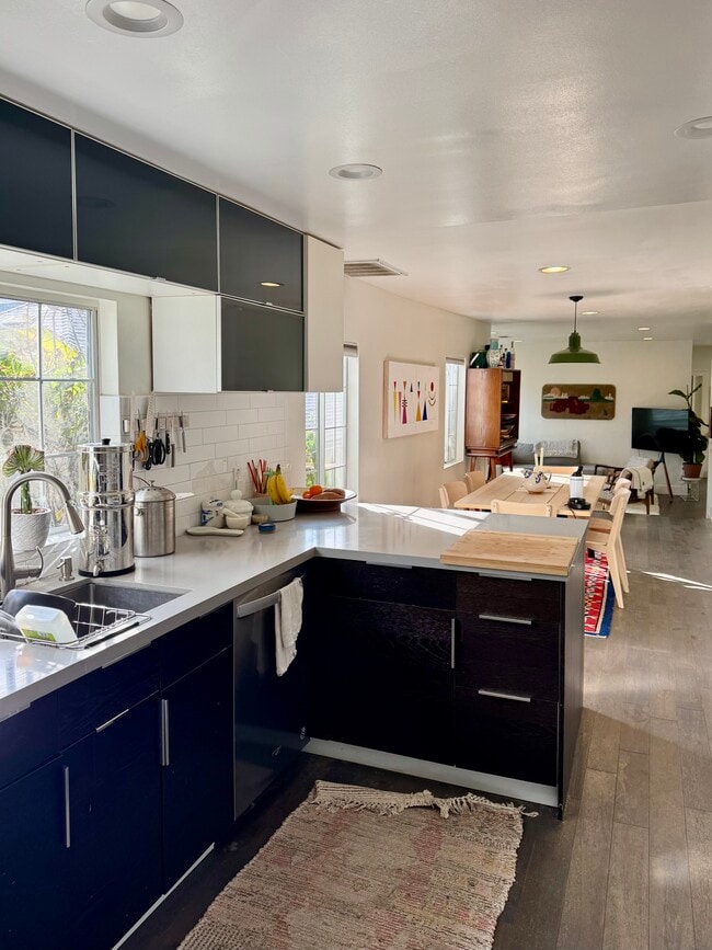 Photo - 2127 Kent St