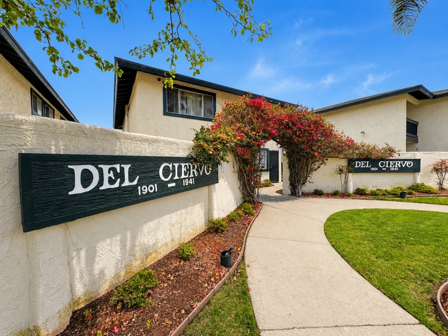 Building Photo - Del Ciervo Apartments Unit 26
