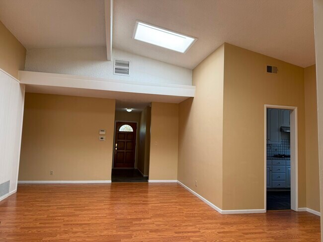 Photo - 6903 Lasaine Ave