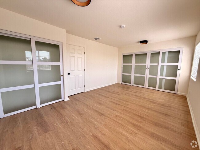 Building Photo - 1027 Coronado Terrace Unit 1029 Coronado Terrace Rental