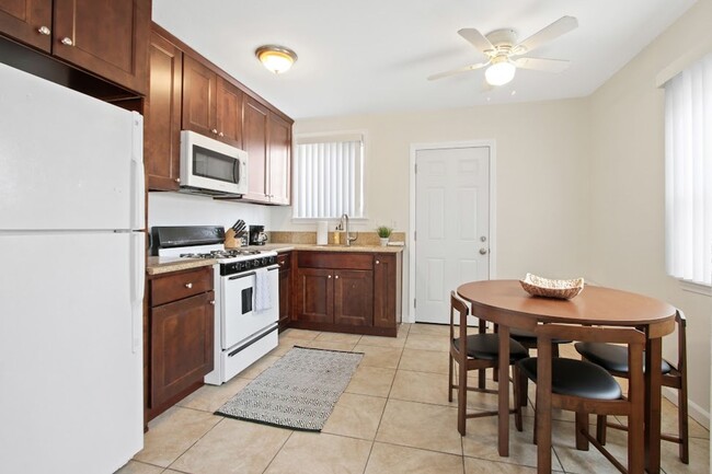 MOVE IN READY - Charming 2B/1B Unit in Pri... - MOVE IN READY - Charming 2B/1B Apartment Unit in Pri... Unit 2709 1/2