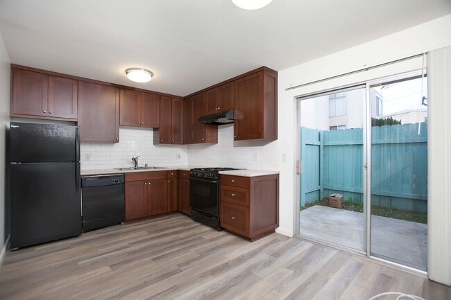 Photo - 5156 Dawes St