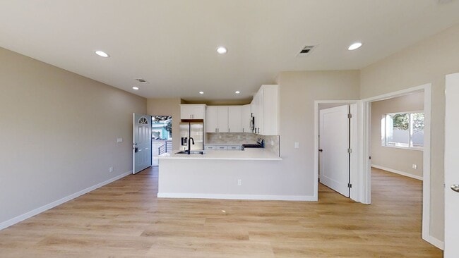 Photo - 4BD/2BA on Stewart!