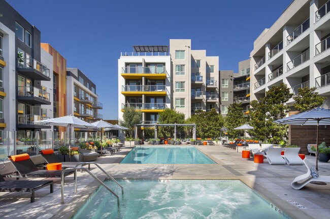 Photo - The Q Playa Apartments