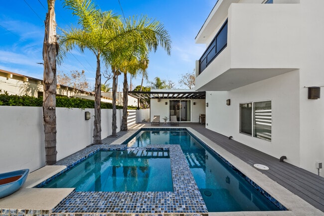 Photo - 355 S Sycamore Ave