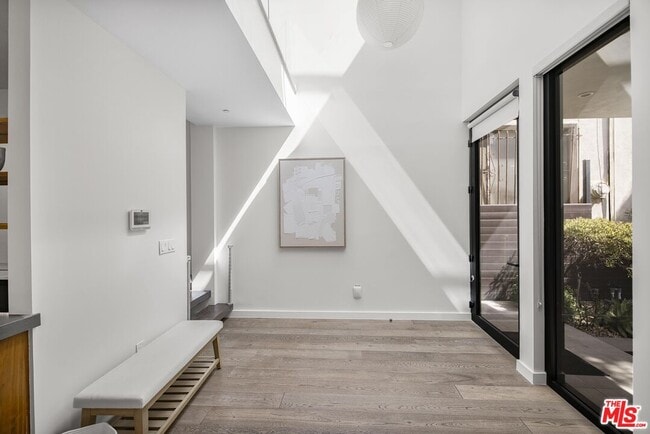 Photo - 141 Hollister Ave