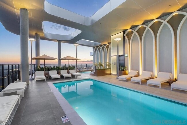 Building Photo - 525 Olive St Unit 1806